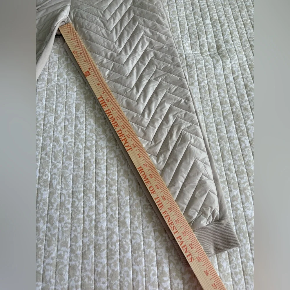 Athleta Apres Ski Down Solstice Quilted Jogger Pants in Abalone Grey | Size 8 - Picture 14 of 16